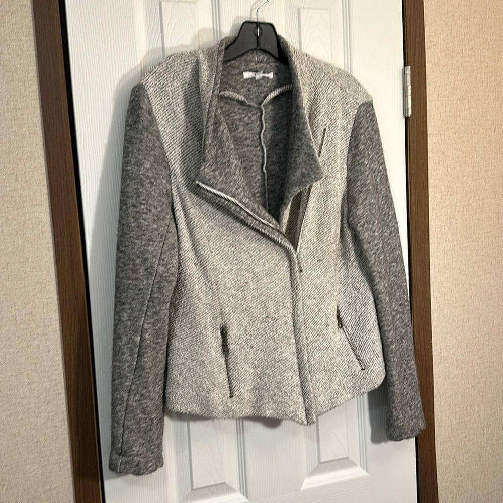 Drew brand women’s jacket. Large. Two tone grey. Zipper pockets.